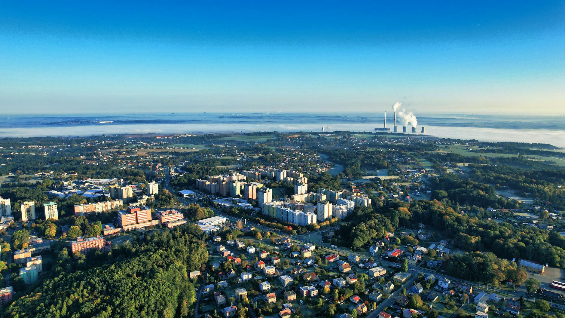 Mapa zanieczyszczenia powietrza w Rybniku lub wskaźnik jakości powietrza z danymi o pyłach PM10 i NO2